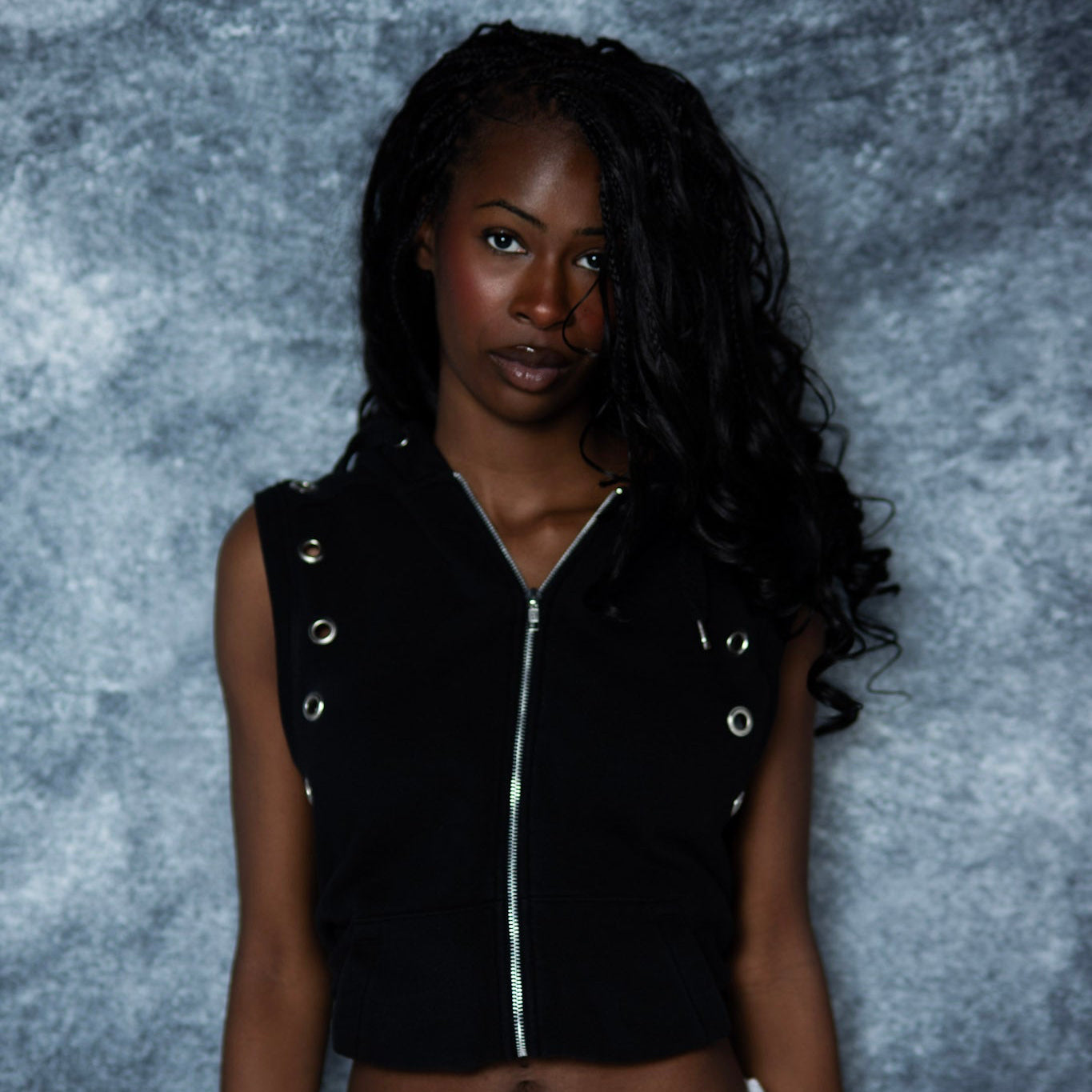 ABO SLEEVELESS ZIP-UP BLACK - M